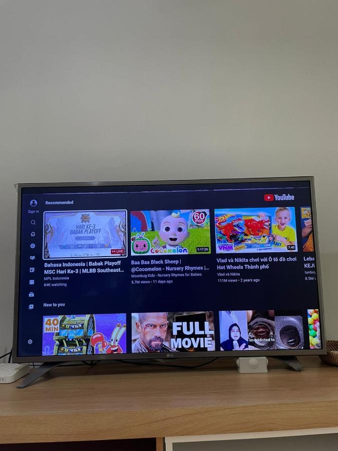 Moagi Alamanda - Netflix Ready! At Bassura Appartement *